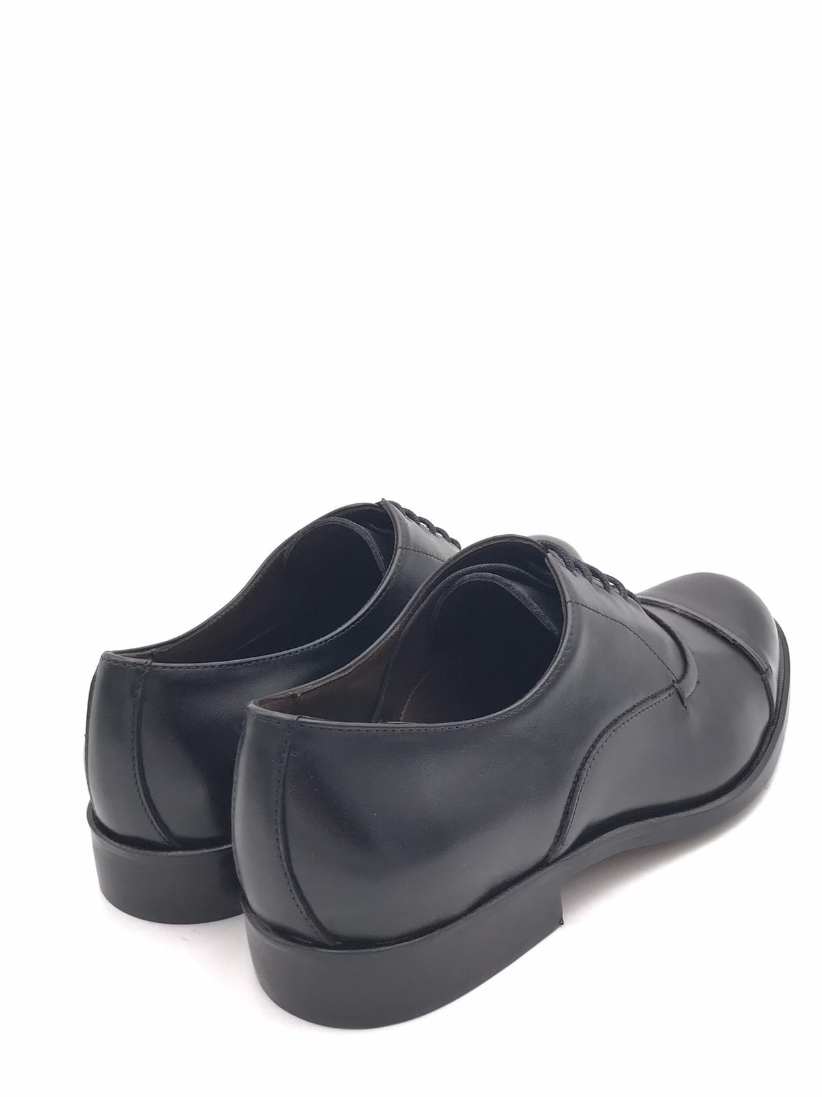 Scarpa allaccita elegante nera