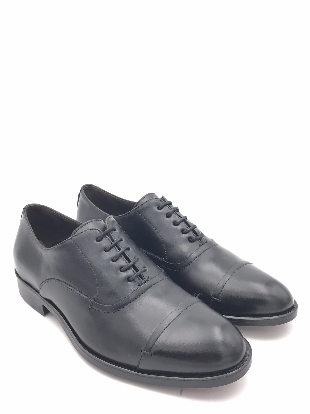 Scarpa allaccita elegante nera