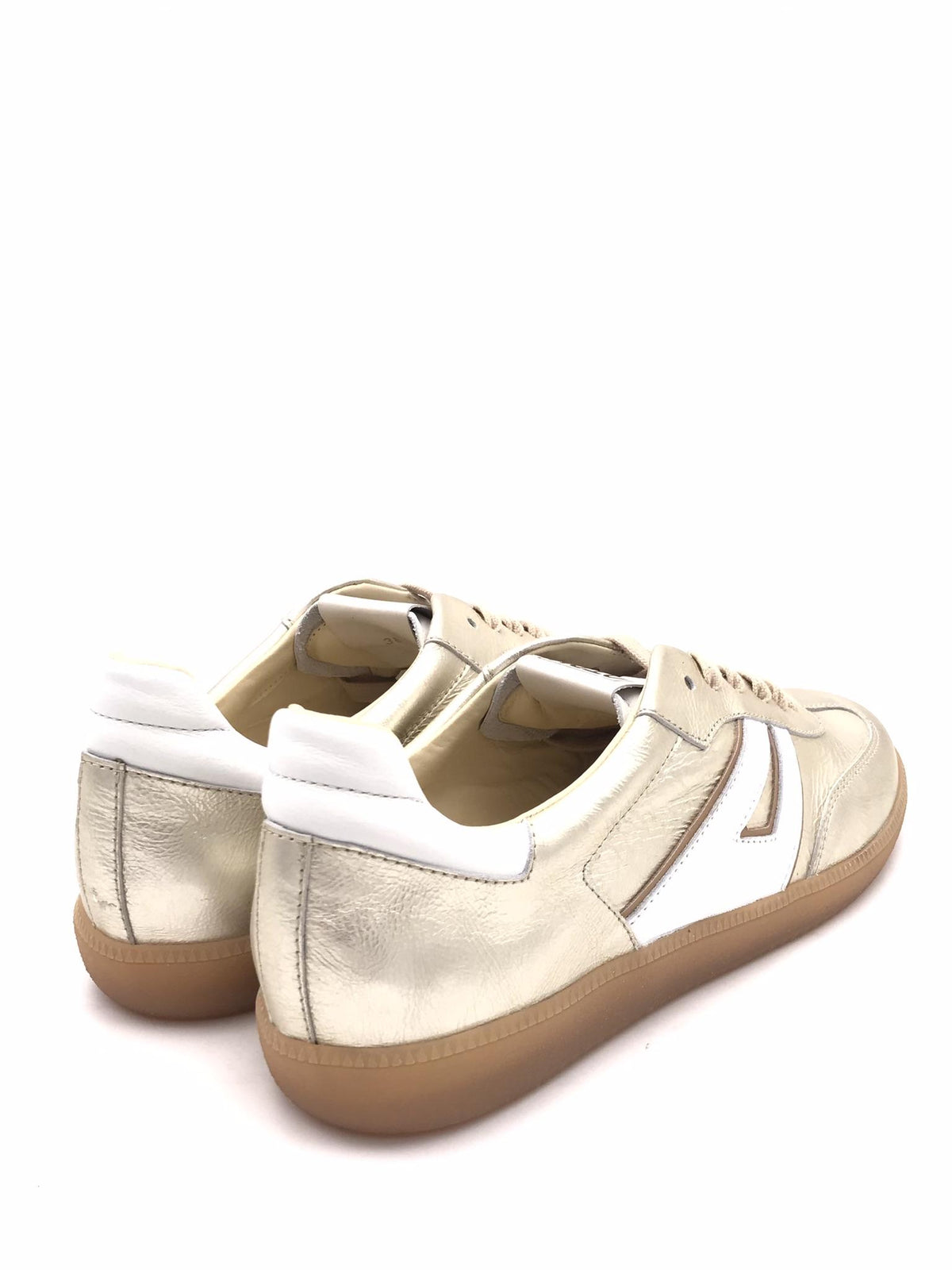 Sneakers donna in pelle laminata platino