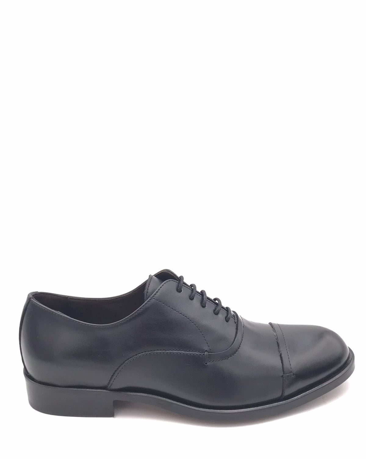 Scarpa allaccita elegante nera